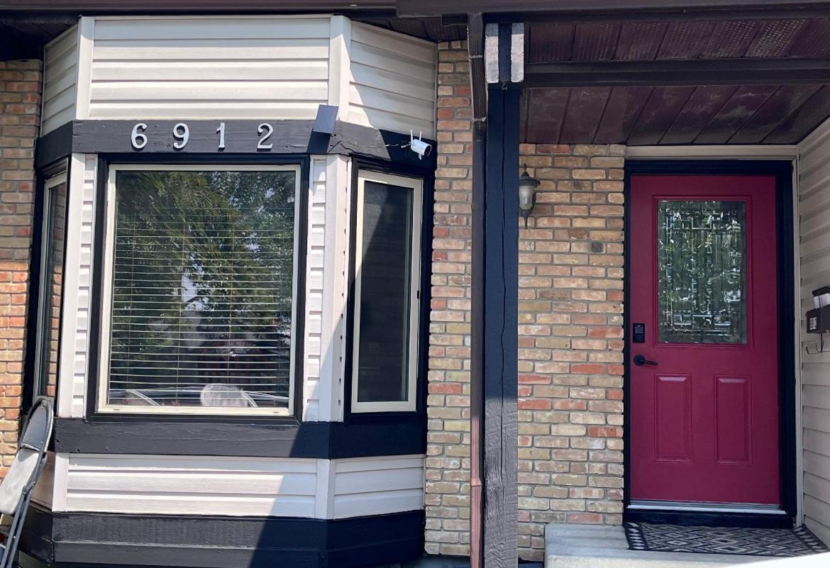 Calgary-Banff House Close Lrt&Dt&Free Parking Apartman Kültér fotó